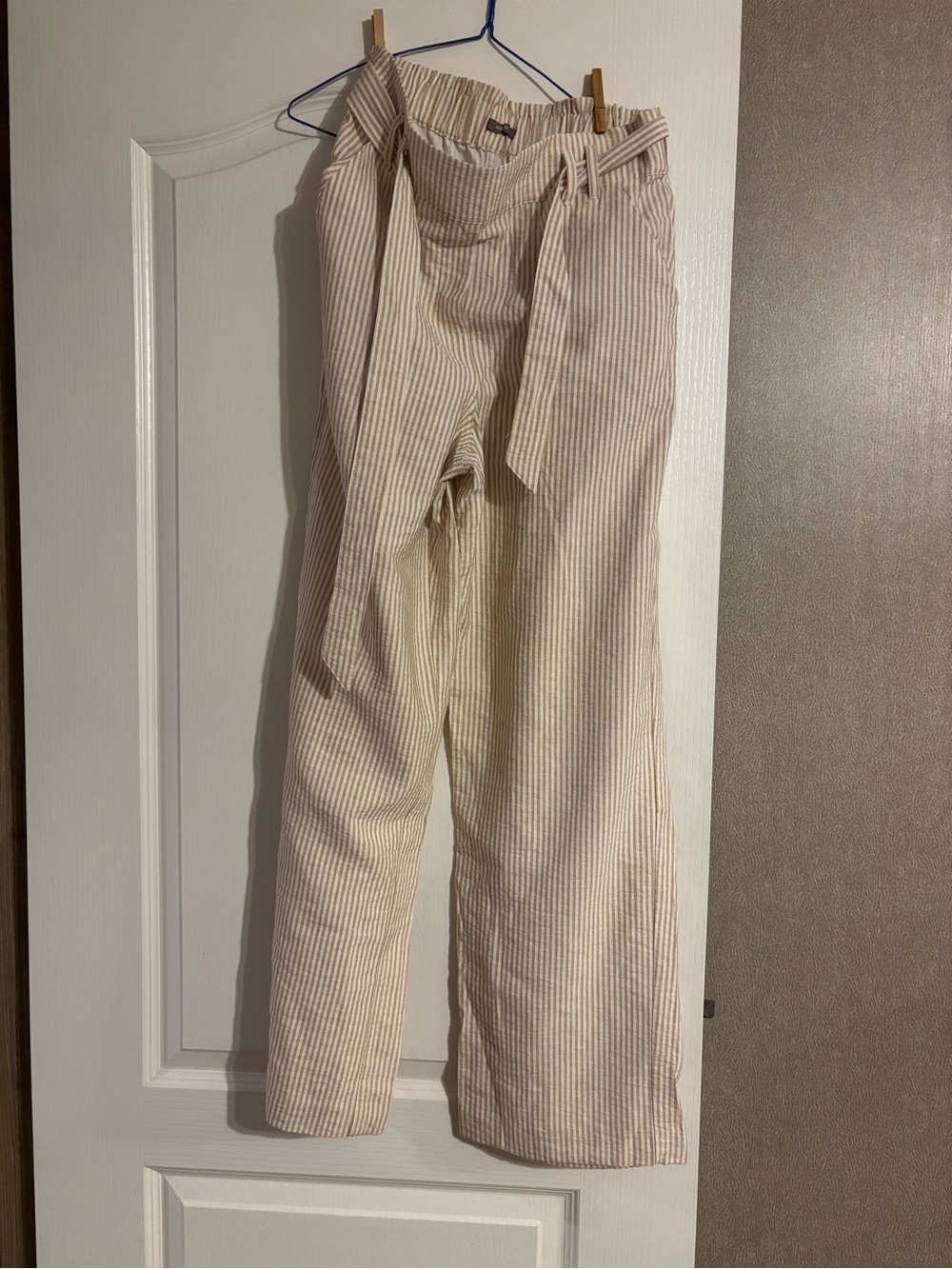 Wide-Leg Paperbag Pants in Beige & Cream Stripe